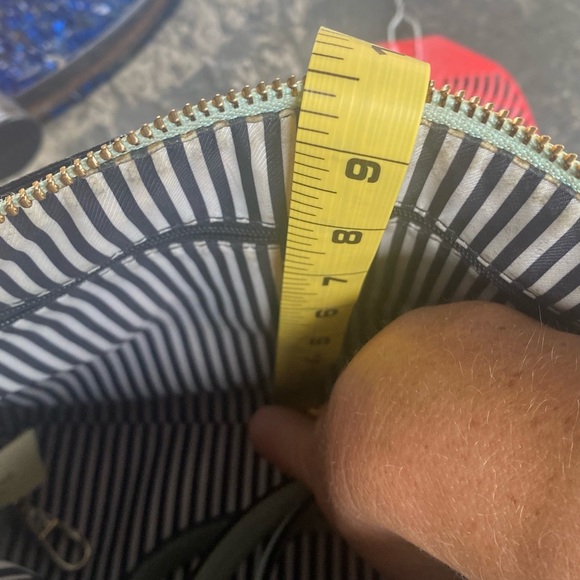 Kate Spade hand bag with crossbody strap - Picture 16 of 16